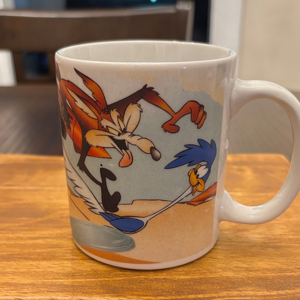 Vintage 1994 Looney Tunes Wile E. Coyote and Road Runner Mug
